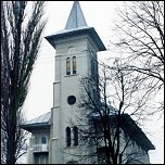 Imagine din arhiv cu biserica Parohiei Izvoarele.