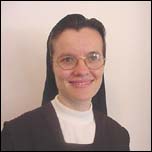 Sora Valeria Mihic din Adjudeni, care va depune, la 6 august 2002 voturile perpetue in biserica din Luncani