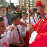 28 iunie 2008: Administrarea Mirului n Parohia Iai "Sf. Anton de Padova " (foto: Cristian Lisacovschi)
