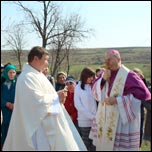 13 aprilie 2009: Fntnele Vechi: Sfinirea pietrei de temelie a viitoarei biserici cu hramul "Sfinii Petru i Paul"