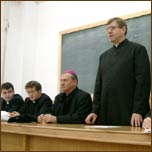 Profesori ai Facultii de Teologie Romano-Catolic alturi de ep. Petru Gherghel
