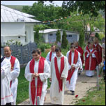 n procesiune spre biseric