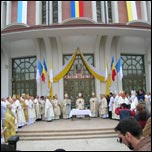 Ceremonia de sfinire - partea desfurat la intrarea n catedral