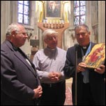 Episcopul ofer primarului din Bad Deutsch Altenburg o icoan bizantin (13.09.2006)
