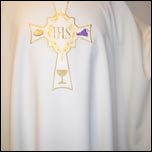 Lespezi: Haine liturgice